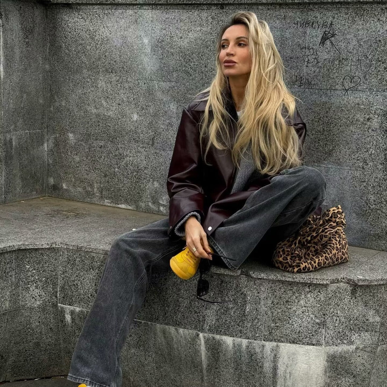 Modischer Damenjacke aus Kunstleder mit Reißverschluss und langen Ärmeln in verschiedenen Farben