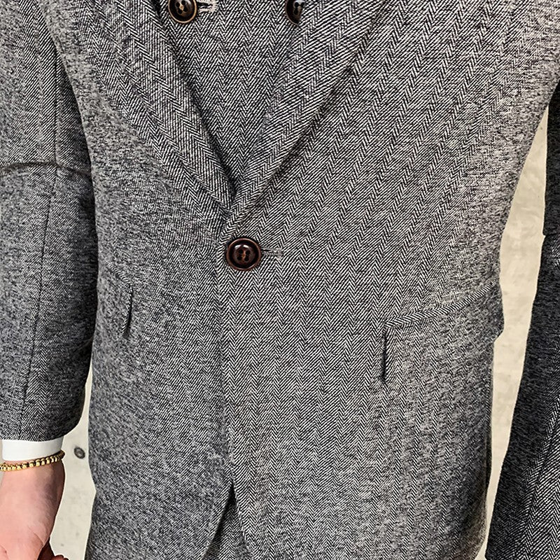 Adrian | Dreiteiliger Herrenanzug mit klassischem Schnitt und moderner Linienführung