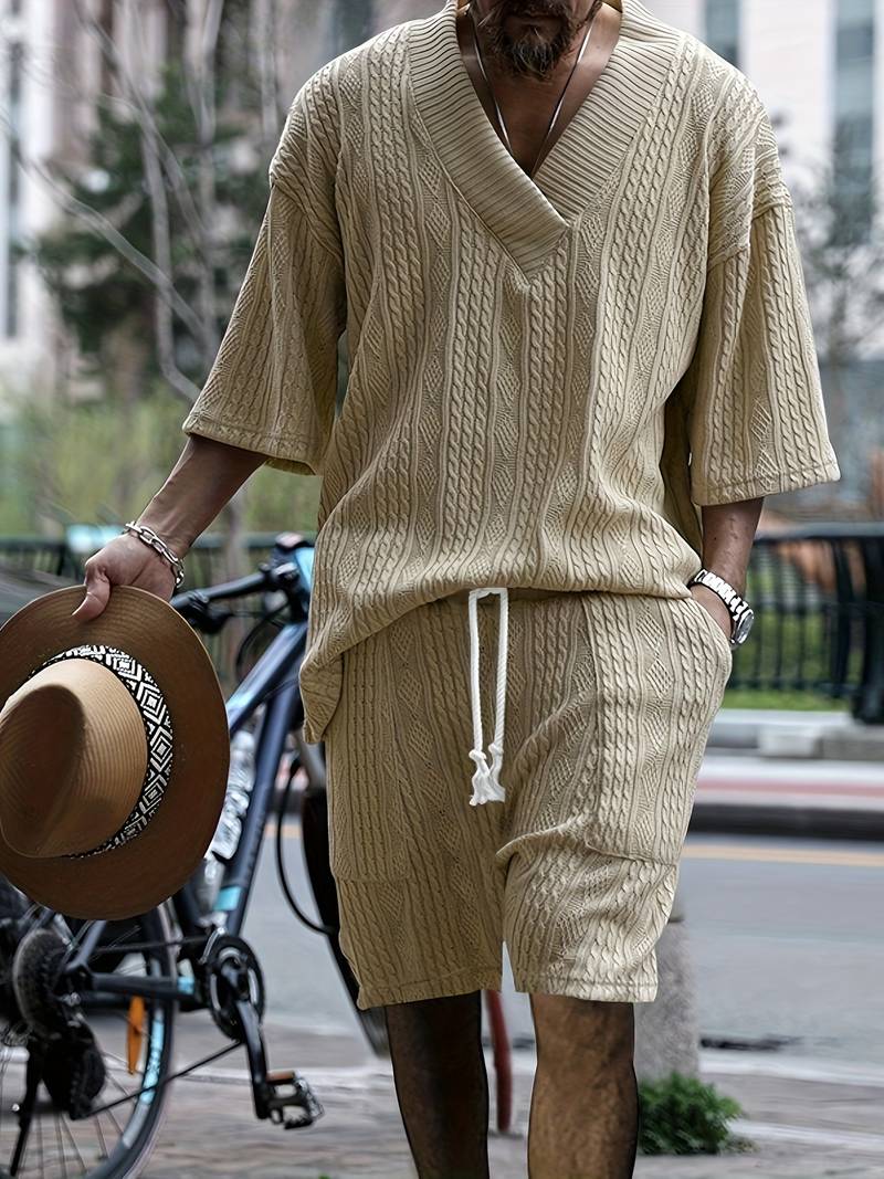 Andrew | Bequemes Strickset mit V-Ausschnitt und passenden Shorts für Herren | Stilvoll, komfortabel & vielseitig
