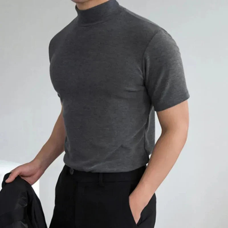 Basic Herren T-Shirt mit hohem Kragen | Schlicht, bequem & vielseitig
