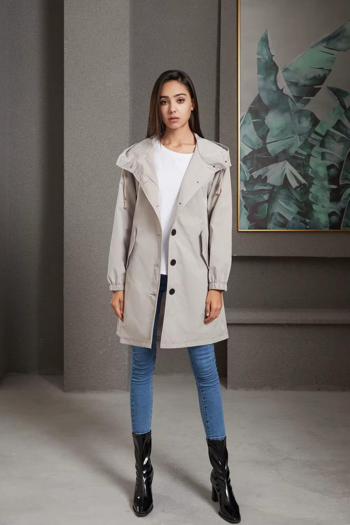Damen Regenmantel mit Kapuze – Wasserdicht im Trenchcoat-Stil