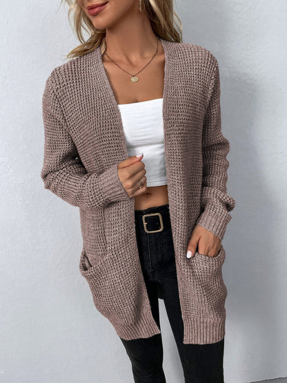 Elegante lange Damenstrickjacke mit V-Ausschnitt für stilvolle Anlässe