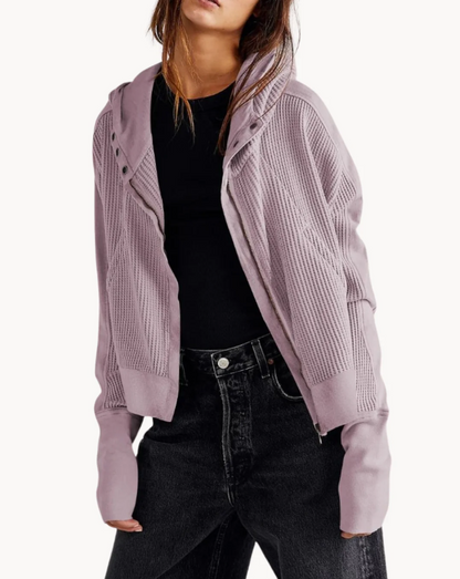 Eleganter Damenmantel aus luxuriösem, weichem Stoff mit Rüschentaschen